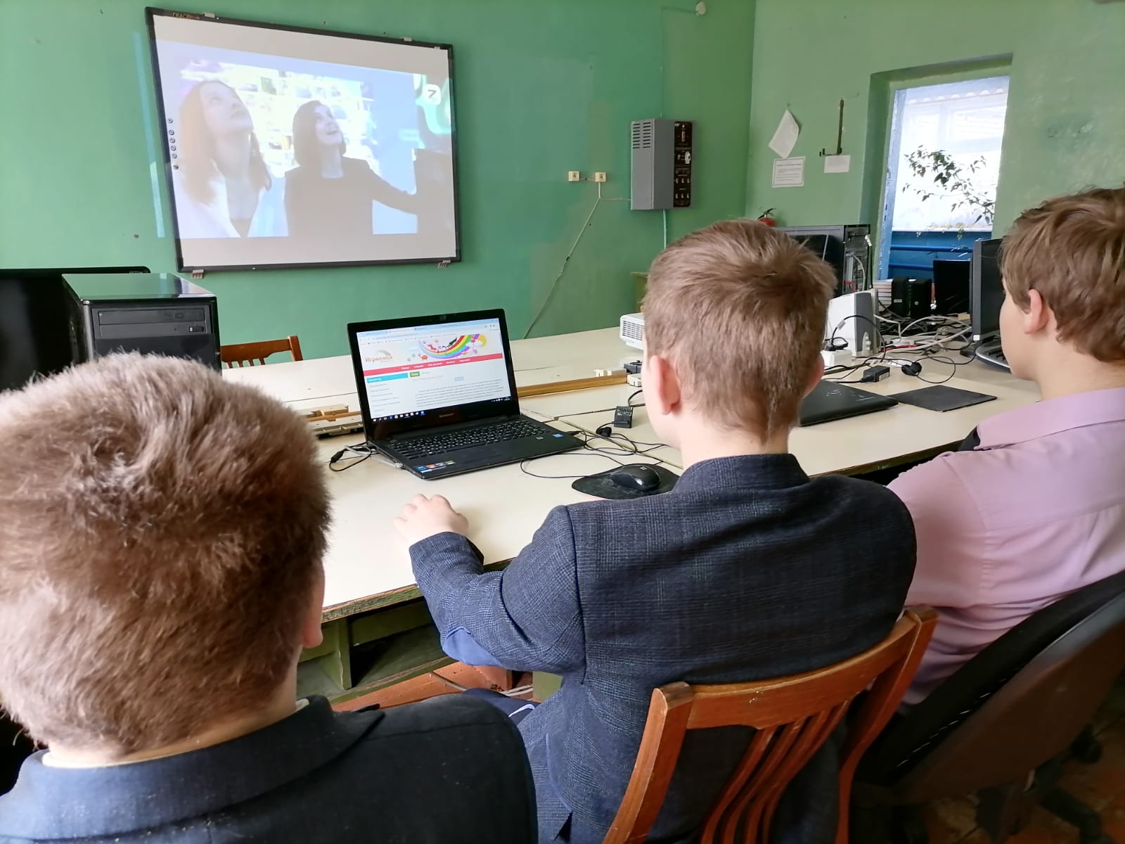 Профориетационное занятие с учащимися школы на тему  «Россия промышленная».